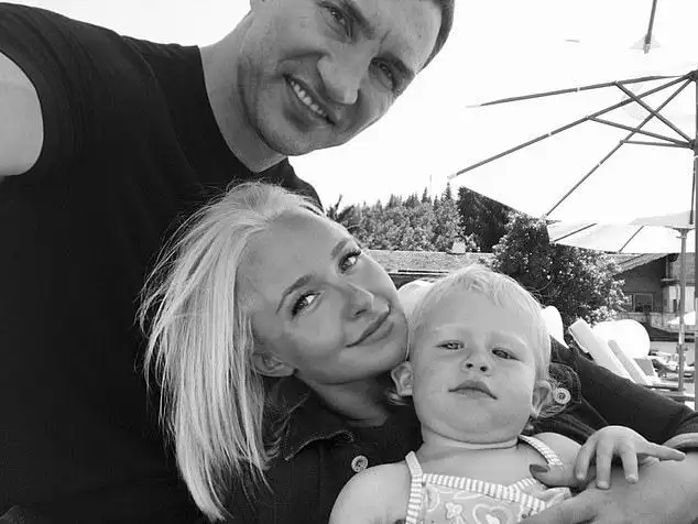 Hayden Panettiere's mum hits back at daughter's 'entitled' memoir - 1