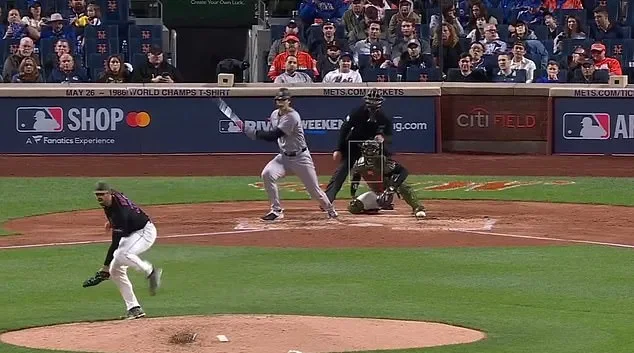 WATCH: 111 MPH Baseball Breaks New York Mets Pitcher Clay Holmes' Leg - 1