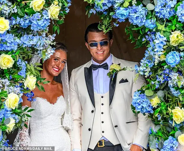 Peter Andre secretly flies to the Isle of Man to sing at Venezuela Fury's lavish nuptials - 1