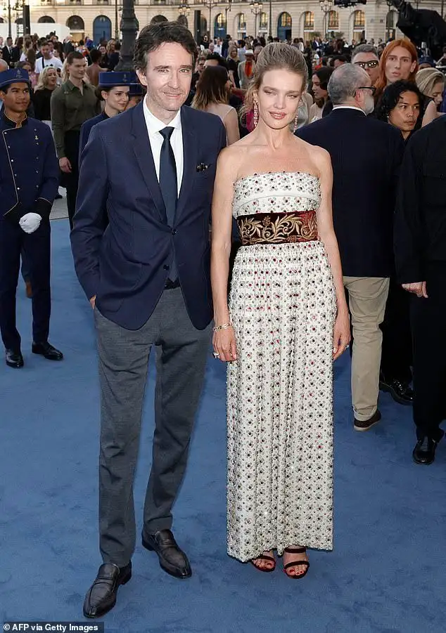 Vogue model is expecting her SIXTH baby at age 44 after marrying into world's richest family - 1