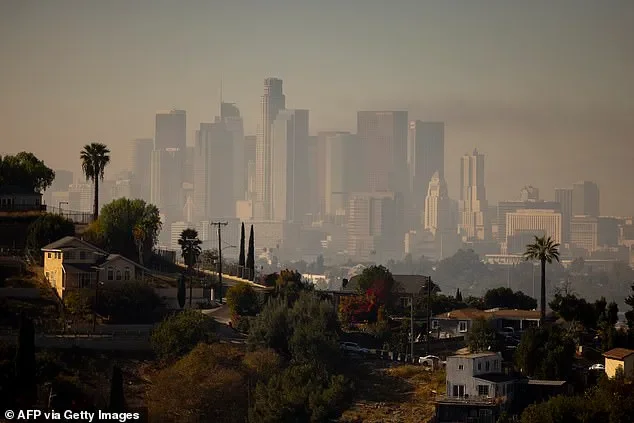 Millions told to stay indoors as eye-burning toxins fill the air in 14 US states TODAY - 3
