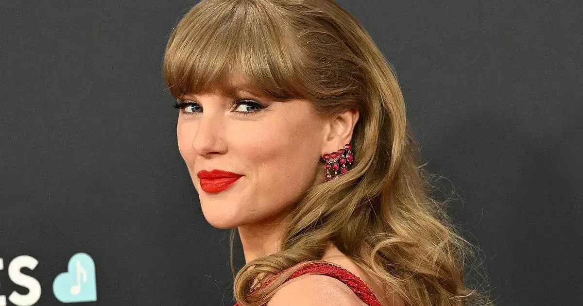 Taylor Swift fans think she'll win an OSCAR as she drops first country song in five years for Toy Story 5 - 1