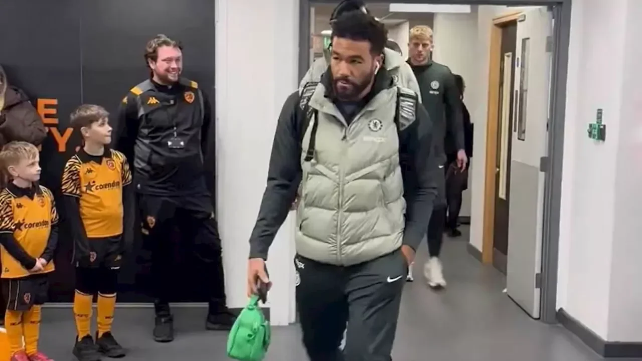 'Arrogant' Chelsea stars under fire for completely ignoring excited young Hull City mascots - 2