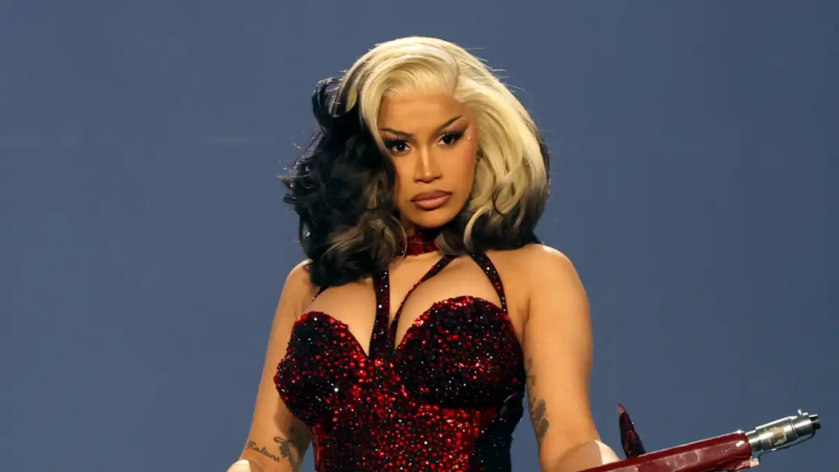 Cardi B says thieves spent $60,000 on her credit card - 1