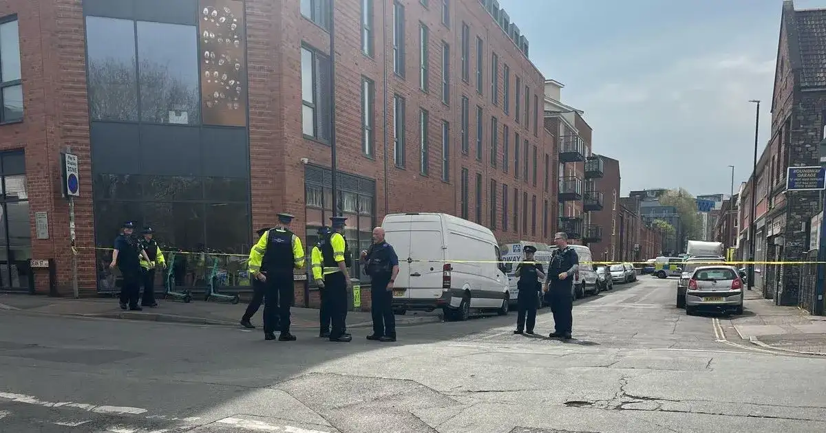 Bomb squad called to park as suspicious item found - 3