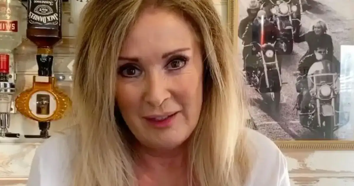 Corrie legend breaks down in tears as she shares heartbreaking cancer update - 1