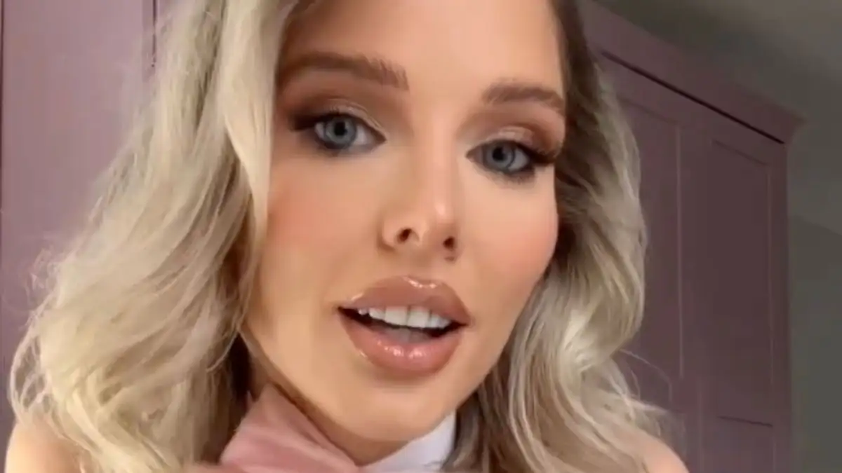 Helen Flanagan sends temperatures soaring as she dresses up as a sexy bunny for sizzling Easter video - 3