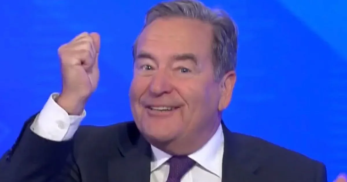 Legendary Sky Sports presenter Jeff Stelling announces 'extended break' from talkSPORT breakfast show for 'rest and relaxation' - 1