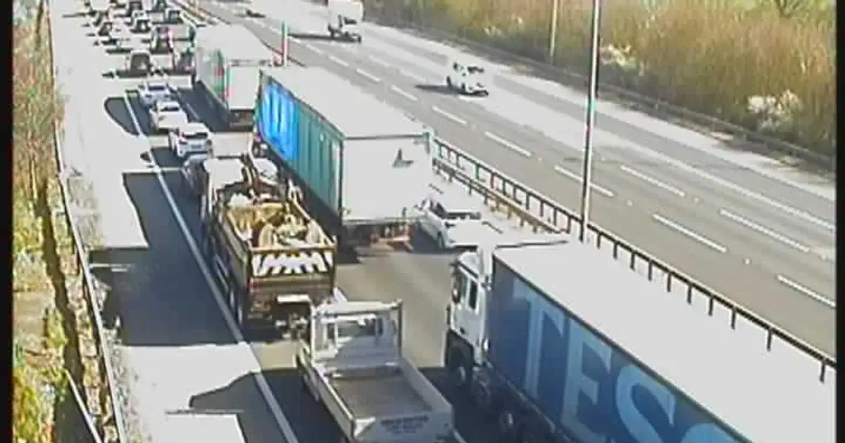 M11 Essex closure LIVE: Motorway near Stansted Airport closed after two separate crashes - 3