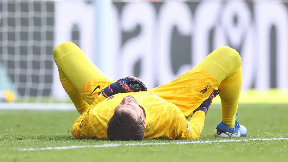 Arne Slot delivers Liverpool hammer blow as extent of Alisson injury emerges - 1