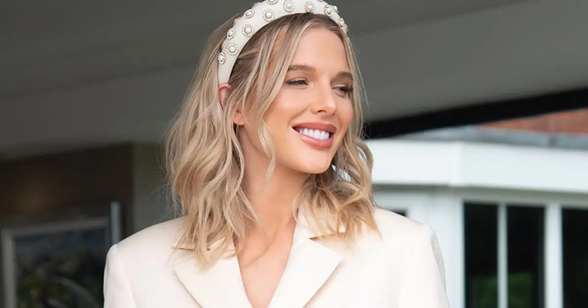 Make-up free Helen Flanagan opts for a laid back look as she departs the theatre in Bolton amid bitter co-parenting row with ex Scott Sinclair - 3