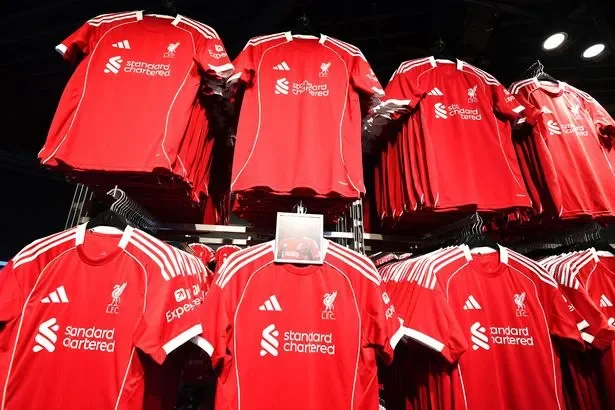 'Vulnerable' Liverpool handed major injury blow as Arne Slot issues Wataru Endo latest - 4