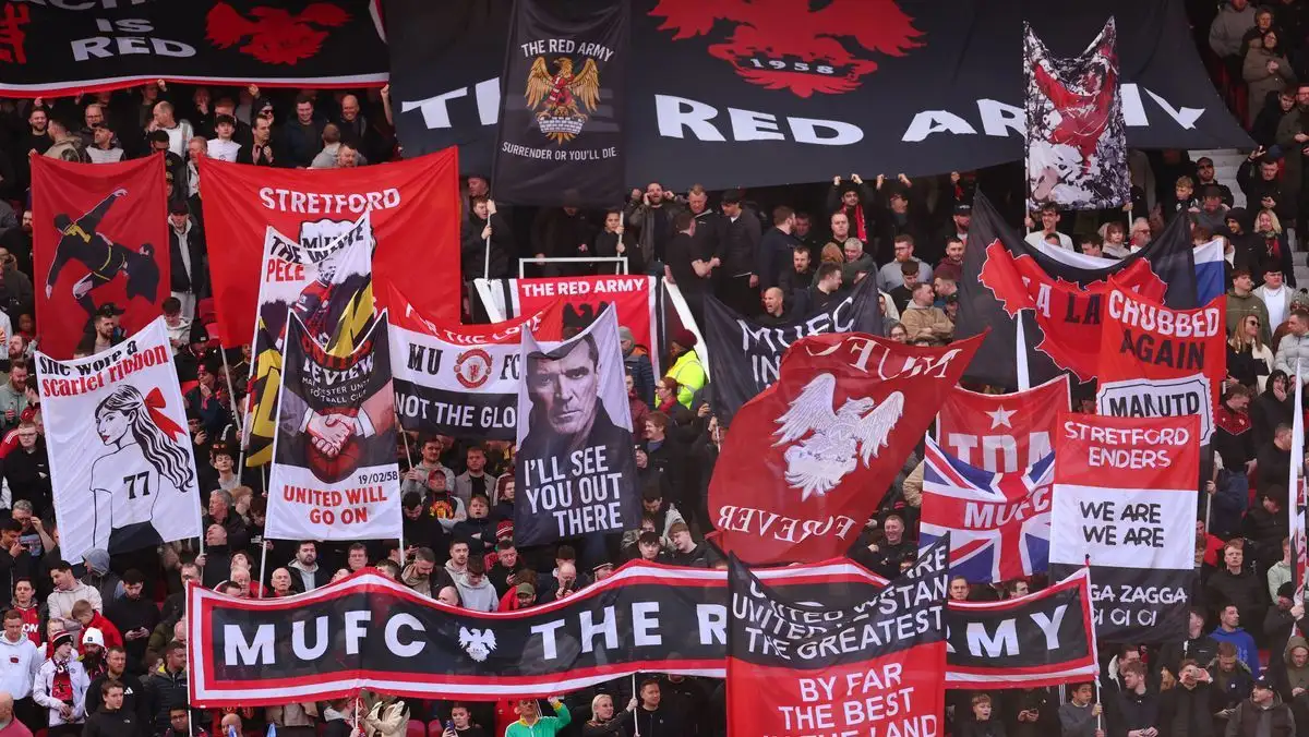 Man Utd hike cost of season tickets while freezing corporate prices - 1