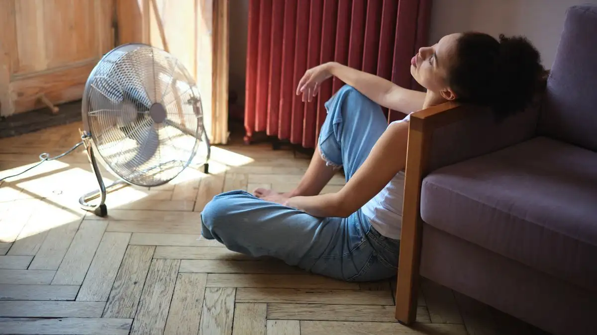 Why does 30°C in the UK 'hit different'? Scientists blame high humidity and lack of air conditioning for the painful British heat - 2