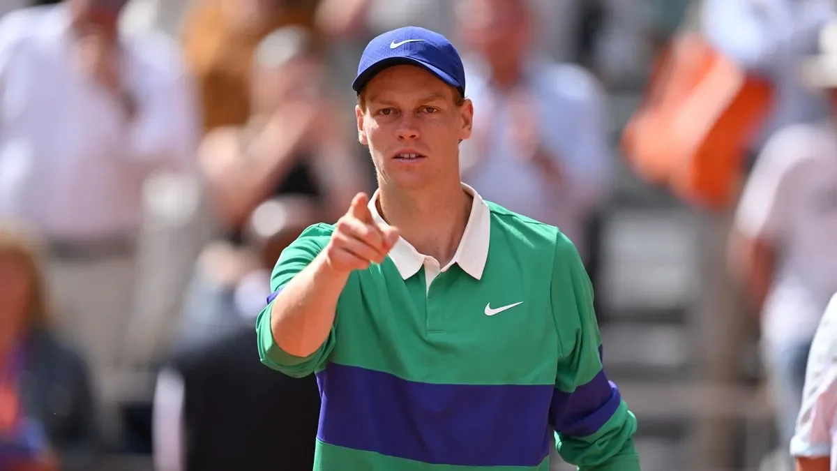 French Open quarter-finalist shows true colours as rival in 'dangerous' incident on court - 2
