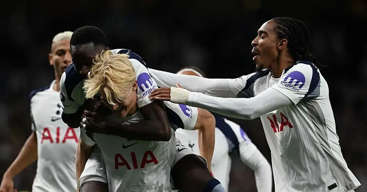 Former Tottenham goalkeeper scores 'own goal of the year' in shocking howler - 3
