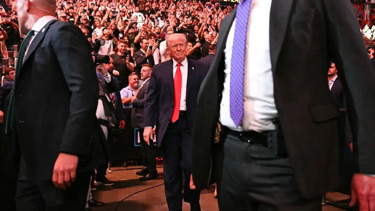 Trump booed at UFC event as Vance announces Iran negotiations have failed... - 1