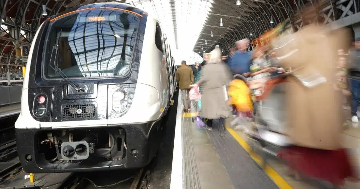 London travel news LIVE: 'Major disruption' to Paddington-Heathrow trains as power line fault sparks day-long misery - 3