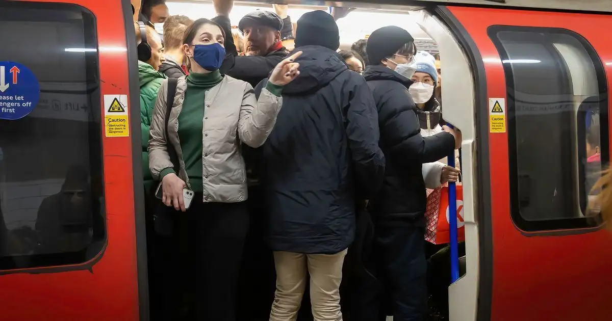 London travel news LIVE: Train cancellations and Tube disruption cause rush-hour chaos - 3