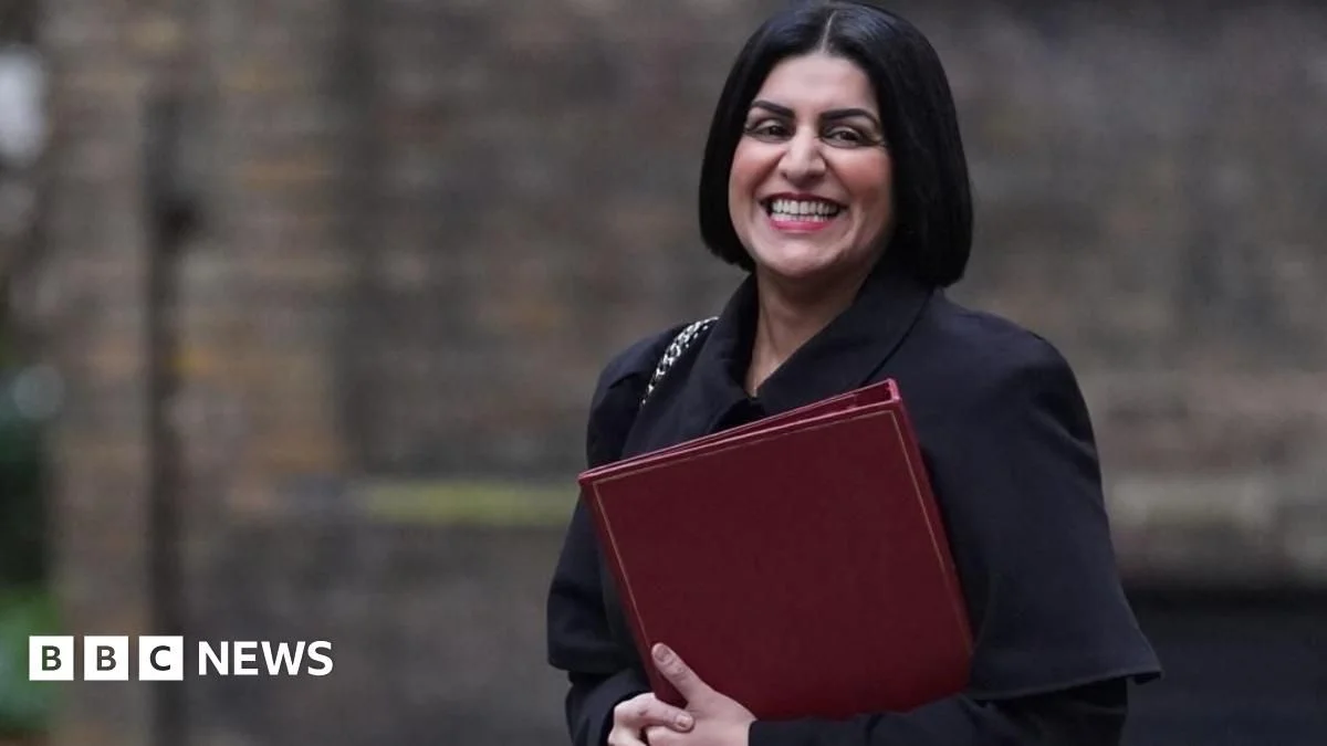 Don't change rules for migrants already in UK, Labour MPs tell Mahmood - 2