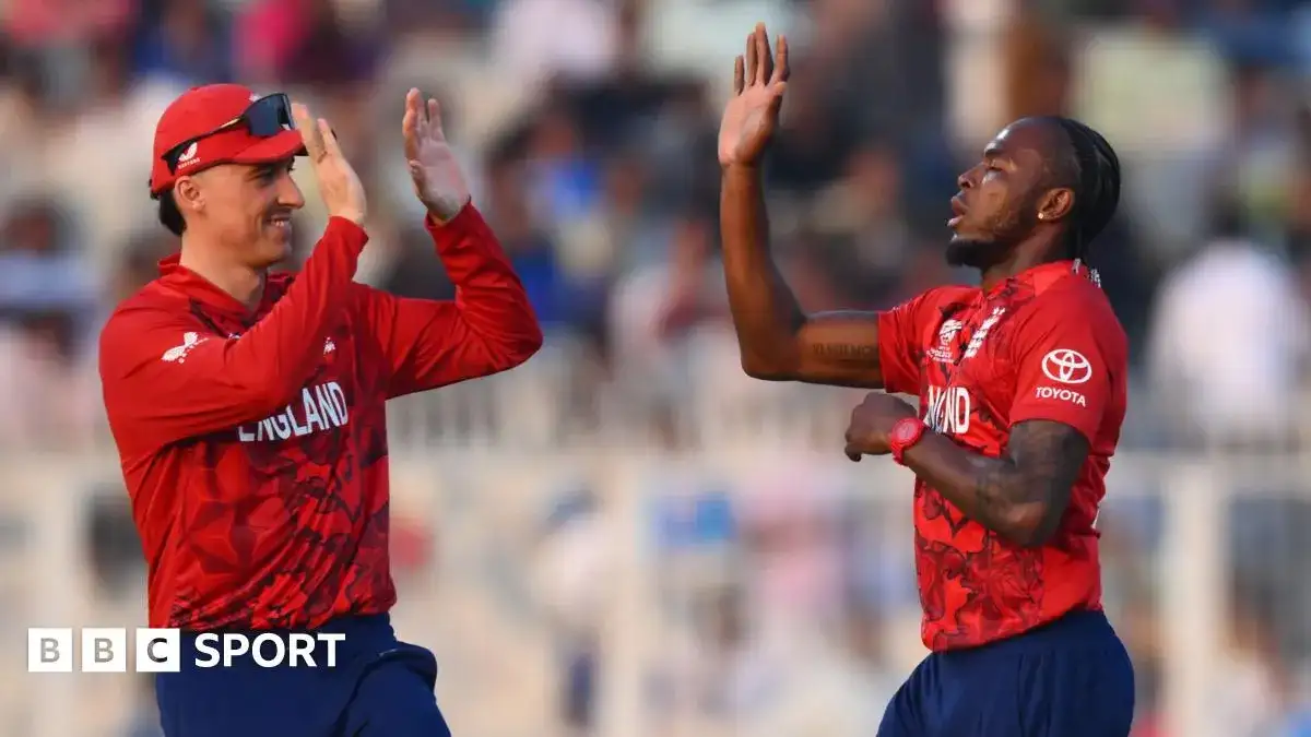 England progress at World Cup despite Italy scare - 1