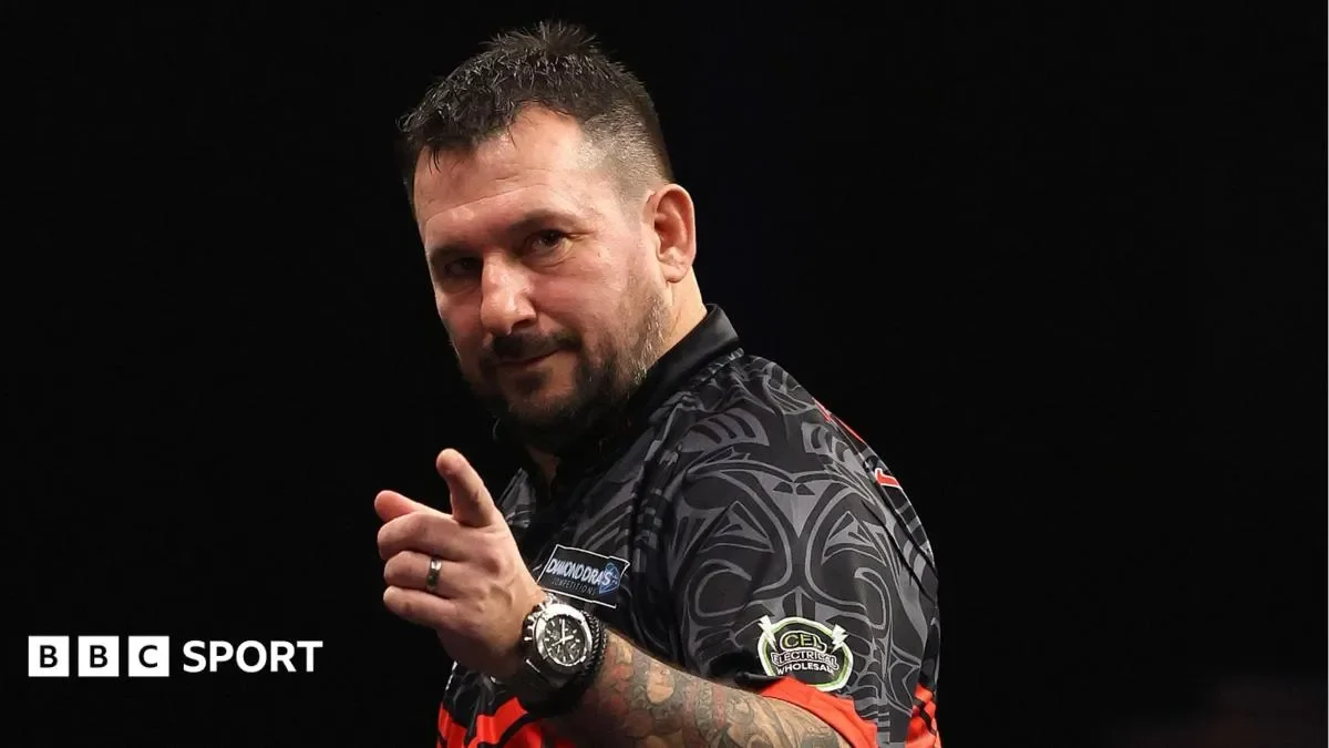 Clayton wins Premier League night three in Glasgow - 2