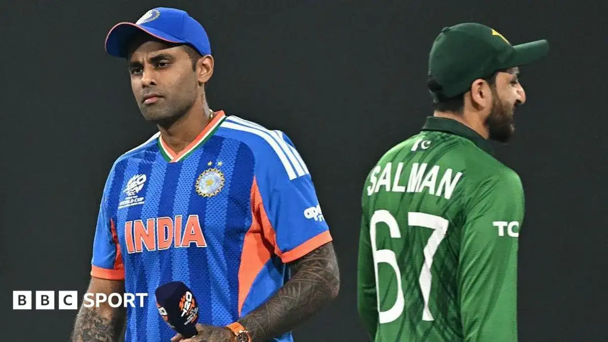 Pakistan bowl; no handshakes between captains at toss - 3
