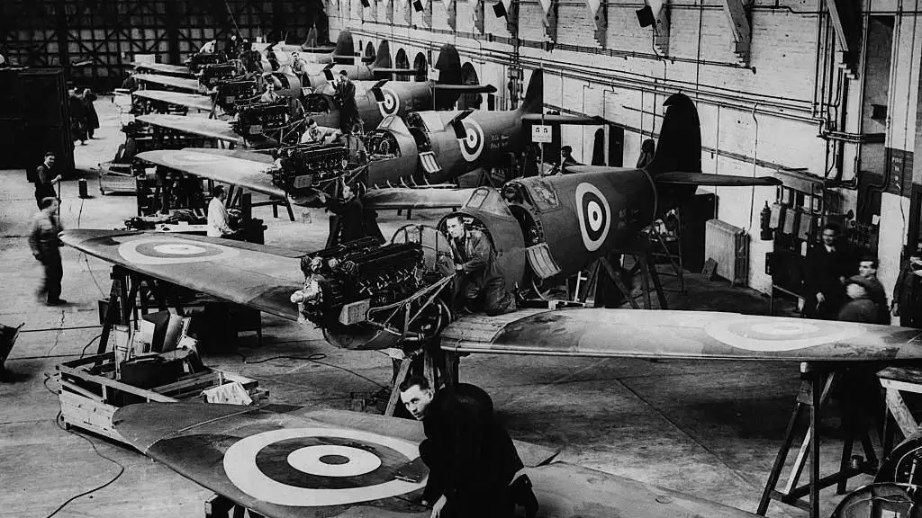 Spitfire takes to the skies again, 90 years after its first flight - 4