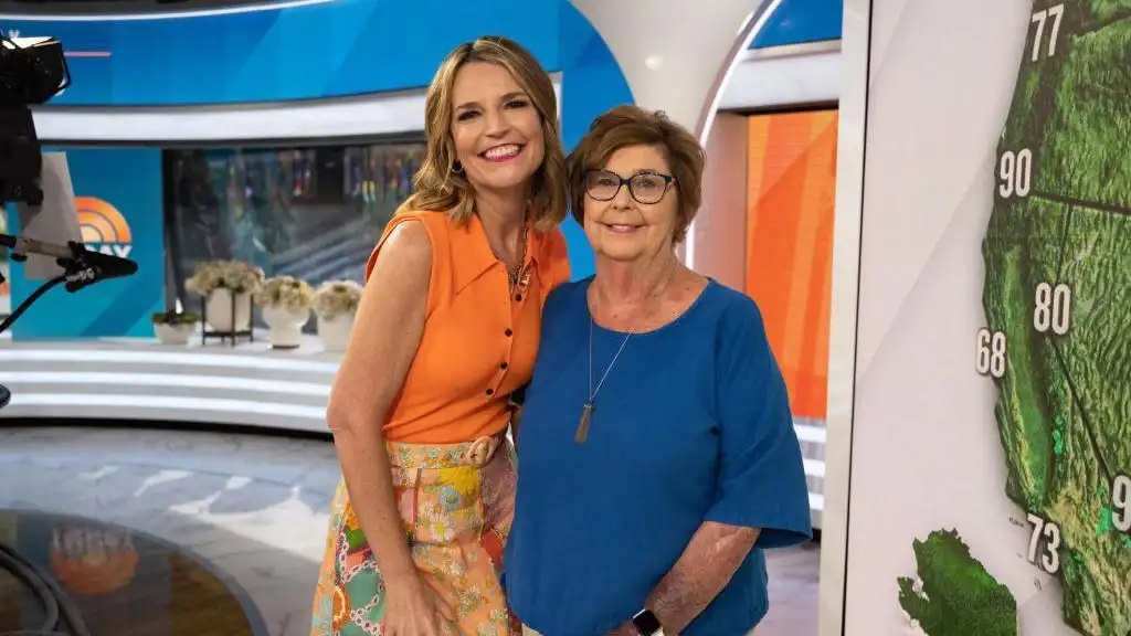 Police investigating new message in search for mother of Savannah Guthrie - 1