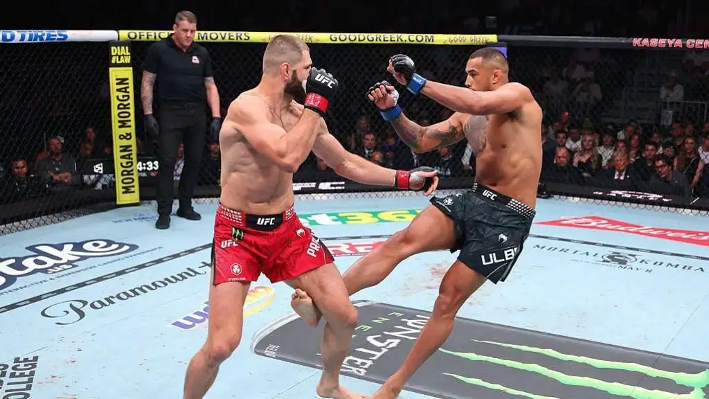 UFC 327 takeaways: Ulberg blew out his knee, but Procházka blew his title chance - 3