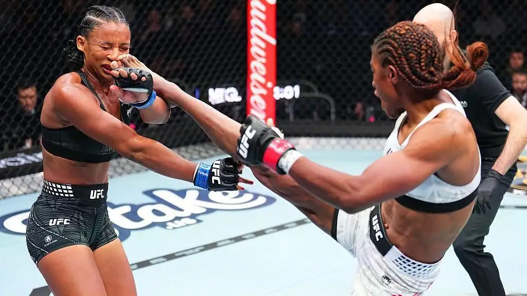 Lerone Murphy's title ambitions slide away at UFC London, as Russian Movsar Evloev spoils the party in front of Oasis star Noel Gallagher in crowd at O2 Arena - 3