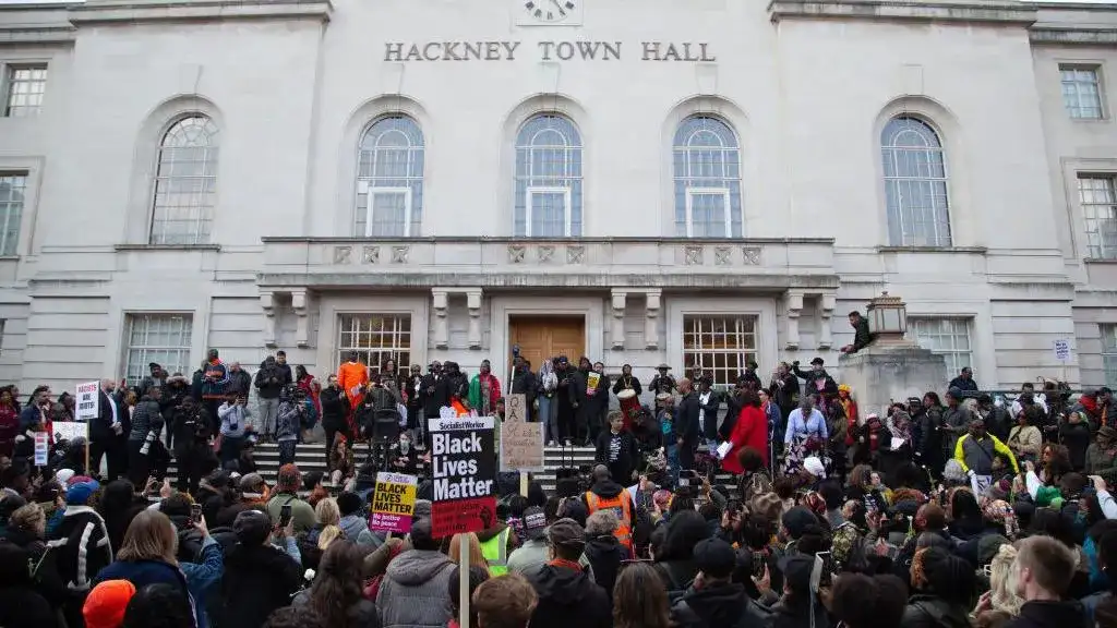 Police patrol Hackney streets after ‘school war’ post urges pupils to bring weapons to mass fight - 4