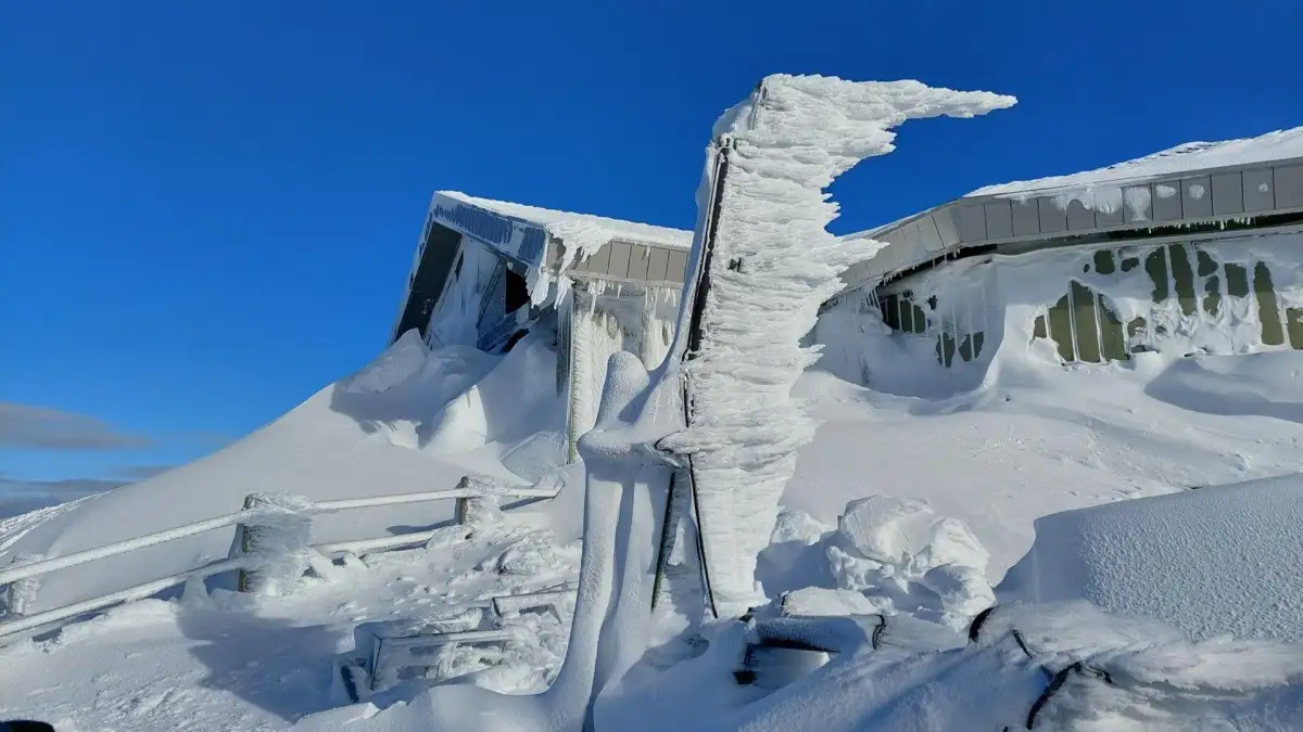 Snow and ice weather warnings extended into weekend - 3