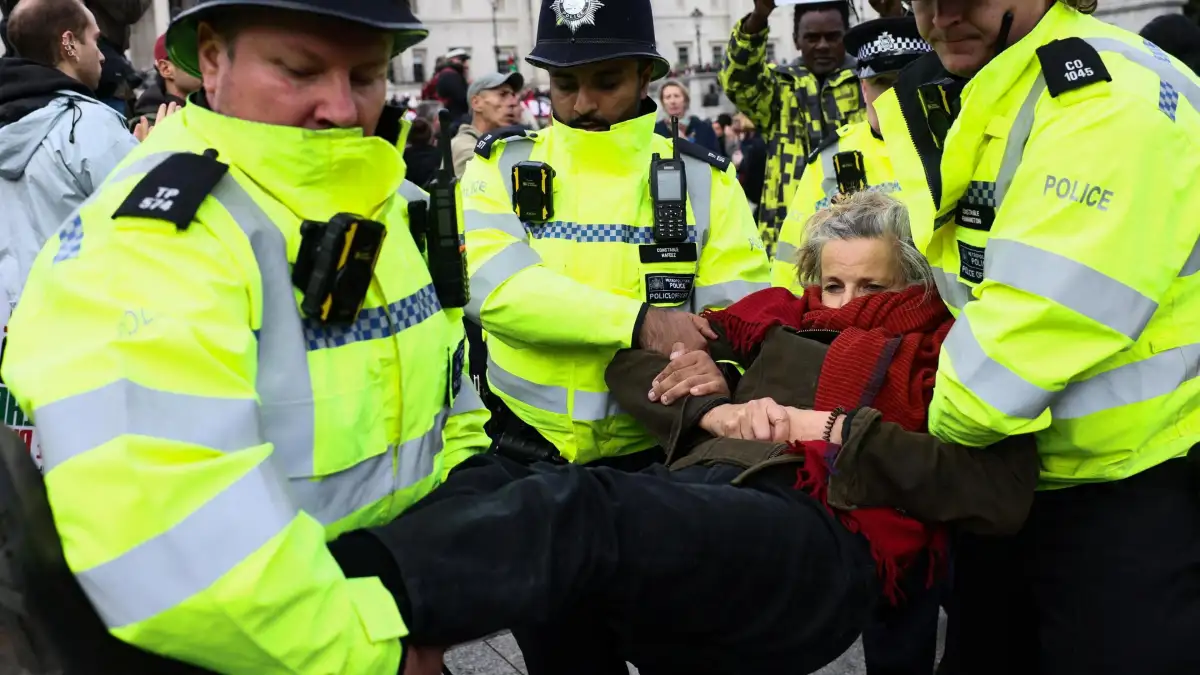 Met Police will stop arresting peaceful Palestine Action protesters after bombshell High Court ban ruling - 4