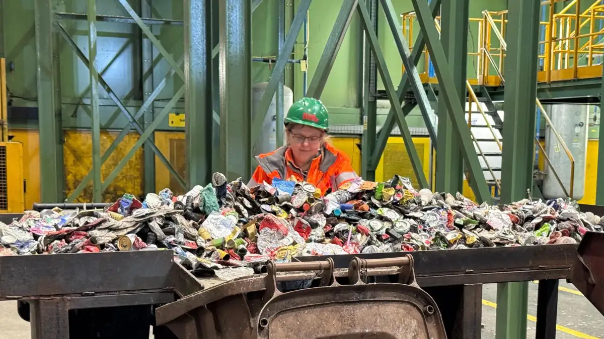 Fire and ‘sheer volume’: how Britain’s 6m-vape problem is putting recycling under strain - 2
