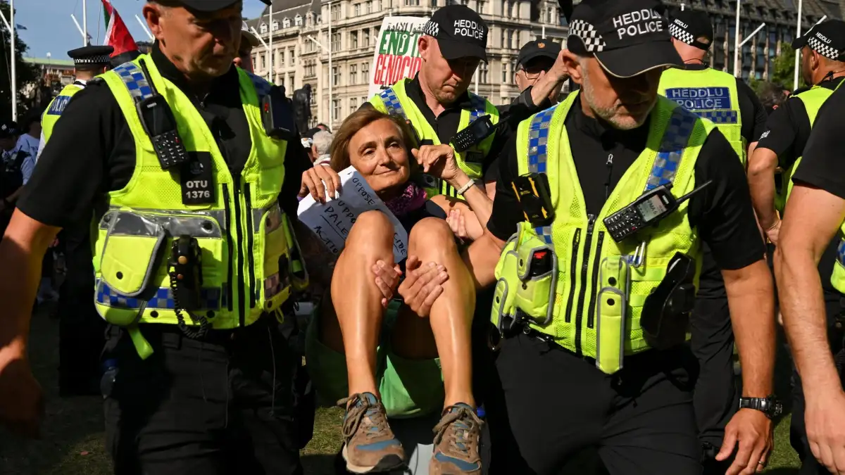 WA government set to give police new anti-protest powers - 4