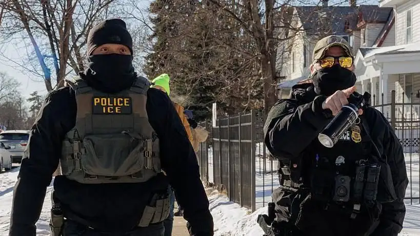 US homeland security shutdown could mean airport delays, travel groups say - 2