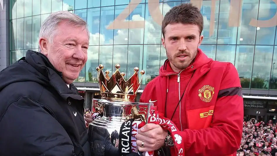 Michael Carrick hails 'incredible' Kobbie Mainoo: Man United boss opens up on decision to bring youngster in from the cold after Ruben Amorim exile - 3