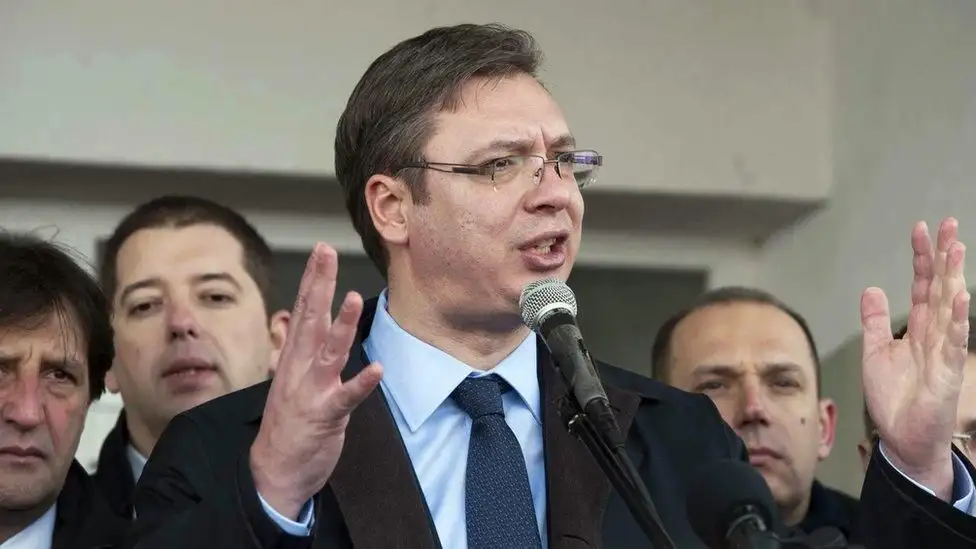 Serbia: Police clash with protesters urging early elections - DW News - 1