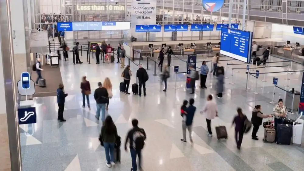 US homeland security shutdown could mean airport delays, travel groups say - 1