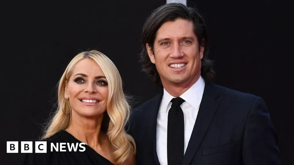 Tess Daly and Vernon Kay 'struggling' as they 'fear for future' - 3