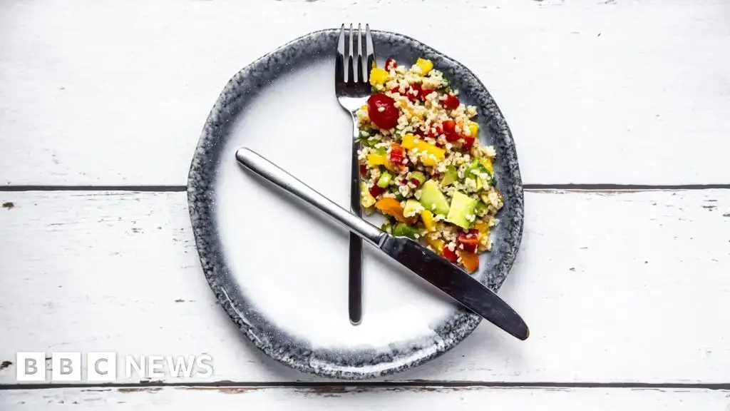 What fasting REALLY does to you: Our top dietician reveals exact hour it turns on your body's fat-burning switch, side-effects you need to power through... and meal plan to maximise weight loss and boost health - 2