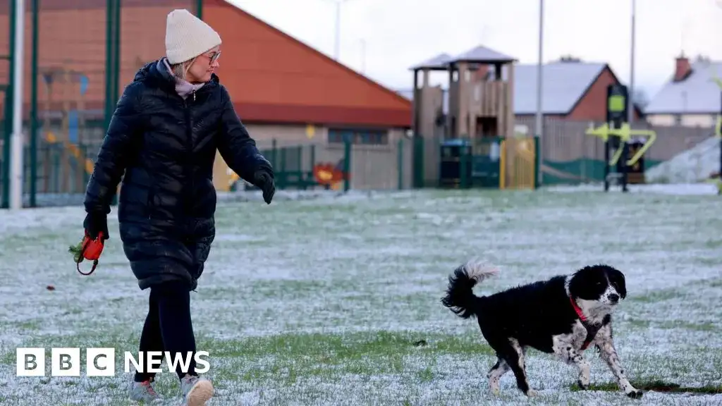 Temperatures dip below freezing as arctic air sweeps across the UK - 1