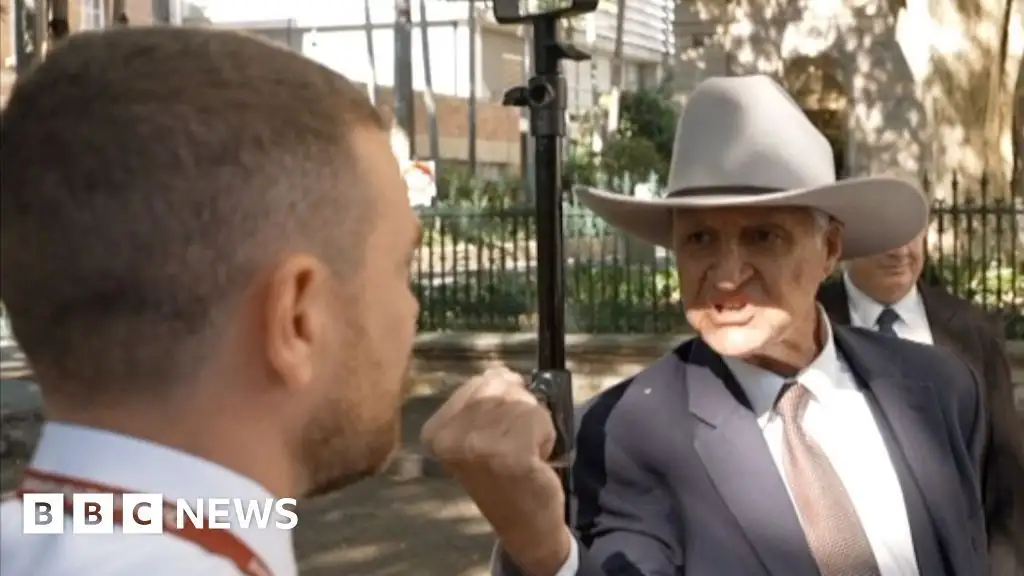 I interviewed Bob Katter on the budget. Things got awkward, fast - 4