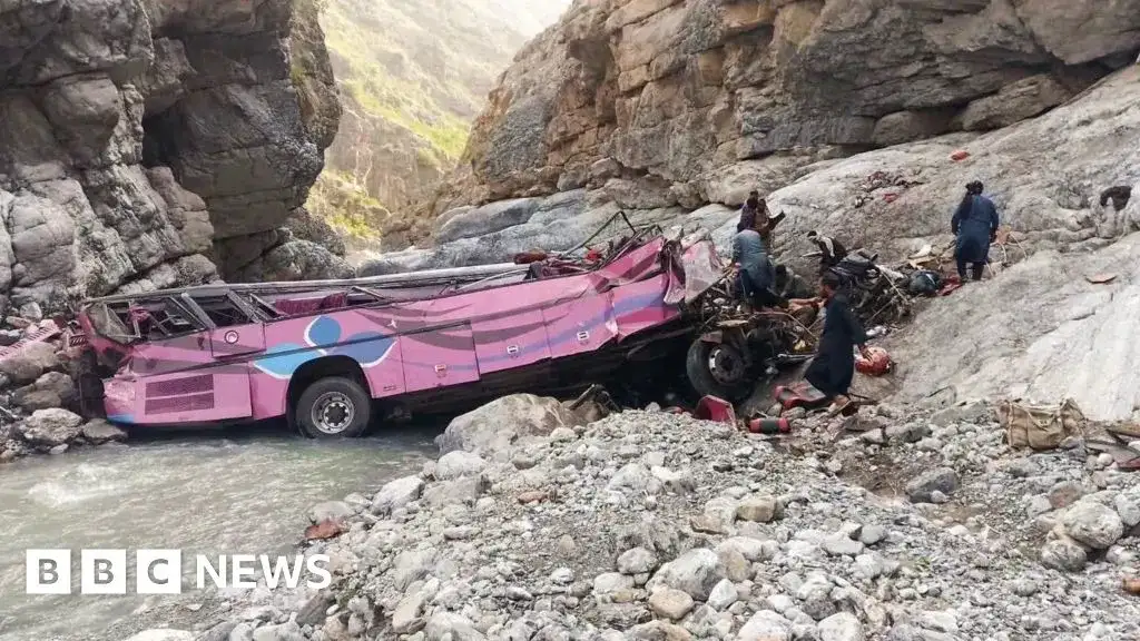 Officials say a crowded bus fell into a ravine in southwest Pakistan, killing 40 passengers - 2