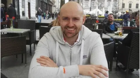 I was balding at 24 and couldn't stand the embarrassment. Then I discovered the treatment that works '100% of the time' and it transformed my life - 4