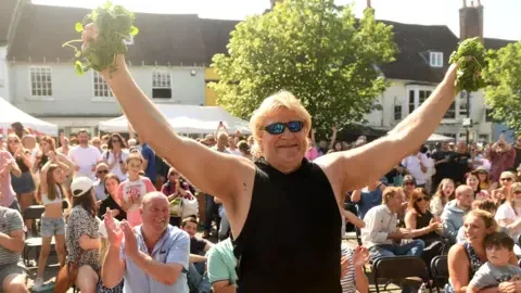 Champion eyes 18th world watercress eating title - 1