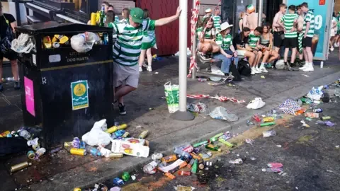 Police criticise Celtic over failure to plan title party for fans - 4