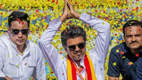 Vijay, Trisha visit Ajith’s residence to pay their last respects to his mother, watch video - The Indian Express - 3
