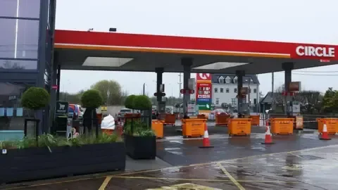 Irish Government announces 505m euro in fuel-cost measures after protests - 2